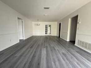 5064 Springwood Rd in Spring Hill, FL - Building Photo - Building Photo