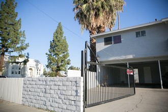 The Baker Residences in Bakersfield, CA - Building Photo - Building Photo