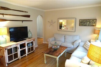 133 Carroll Ave in Newport, RI - Building Photo - Building Photo