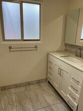 1516 Scenic Dr in Modesto, CA - Foto de edificio - Building Photo