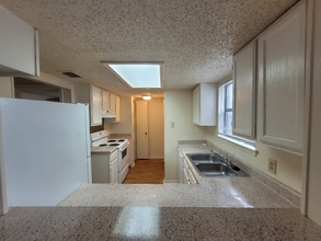 6303 Windsor Castle in San Antonio, TX - Building Photo - Building Photo