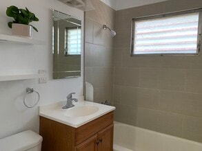 1330 S Wilton Pl, Unit 10 in Los Angeles, CA - Building Photo - Building Photo