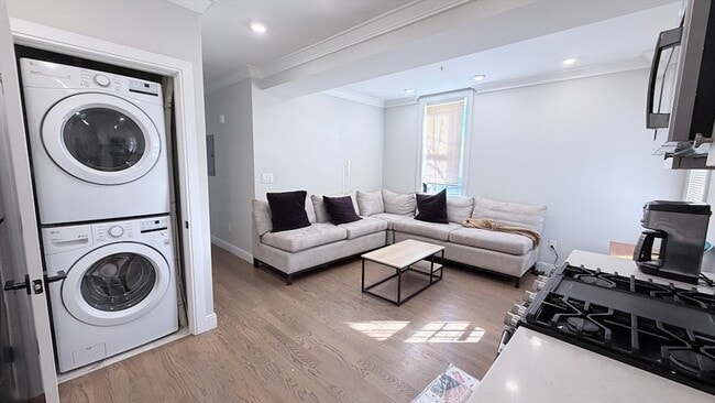 93 George St, Unit 1 in Boston, MA - Foto de edificio - Building Photo