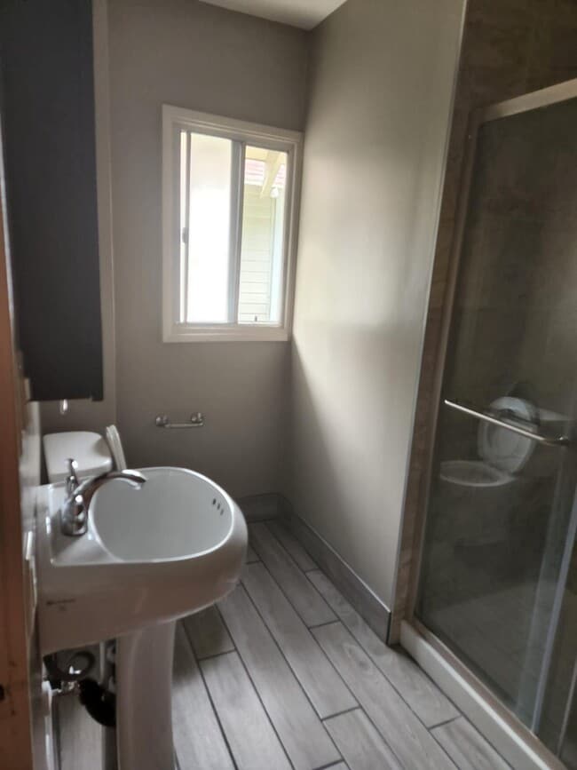 1200 W 36th St, Unit ROOMS in Los Angeles, CA - Building Photo - Building Photo