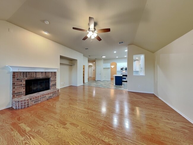 1032 Bending Oak Dr in Cedar Hill, TX - Building Photo - Building Photo