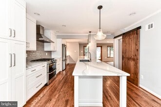 5906 14th St N in Arlington, VA - Foto de edificio - Building Photo