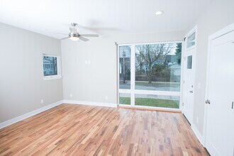 1610 E Belleview Pl, Unit Lower in Milwaukee, WI - Building Photo - Building Photo