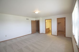 914 Wesley Dr in Waukesha, WI - Foto de edificio - Building Photo