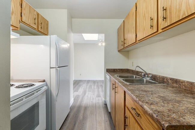 Huntington Townhomes in Edmonton, AB - Building Photo - Building Photo