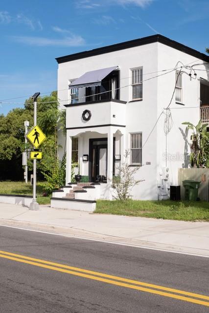 property at 1204 E Columbus Dr