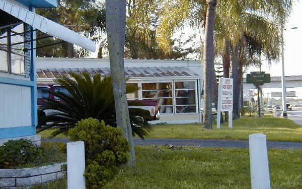 Pine Ridge Trailer Court in Pinellas Park, FL - Building Photo - Building Photo