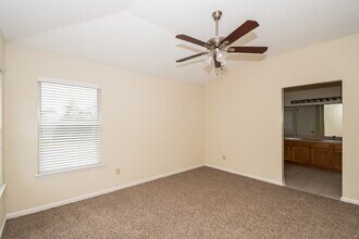 407 Rolling Rock Ct in Jacksonville, FL - Foto de edificio - Building Photo