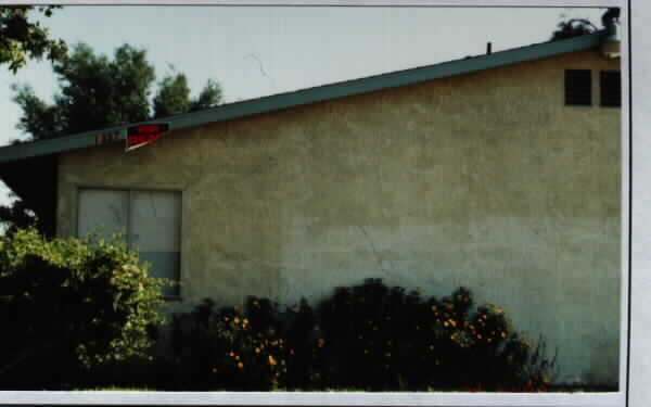1357 W Stoneridge Ct in Ontario, CA - Foto de edificio - Building Photo