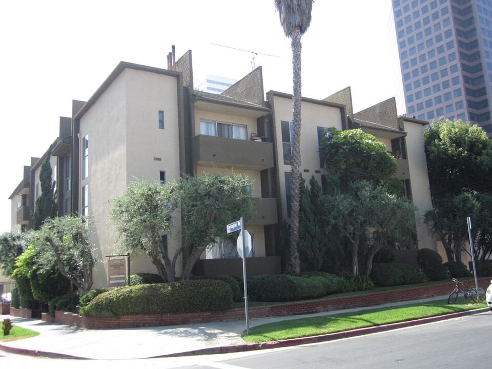 1155 S Barrington Ave in Los Angeles, CA - Building Photo