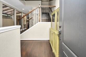 1112 Bering Dr in Houston, TX - Building Photo - Building Photo