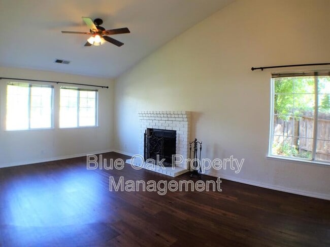 250 Pinyon Hills Dr in Chico, CA - Building Photo - Building Photo
