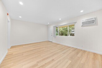 4345 Ventura Canyon Ave in Los Angeles, CA - Building Photo - Building Photo