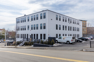 66 Emerson St in Haverhill, MA - Foto de edificio - Building Photo