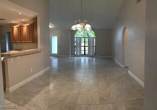 701 SW 9th Ave in Cape Coral, FL - Building Photo - Building Photo