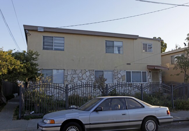 4000 Lyon Ave in Oakland, CA - Building Photo - Building Photo