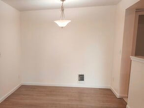 9494 Redmond Woodinville Rd NE, Unit B301 in Redmond, WA - Building Photo - Building Photo
