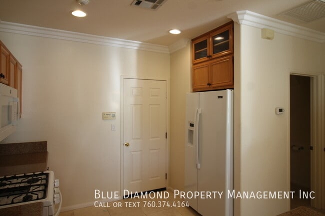 6088 Citracado Cir in Carlsbad, CA - Building Photo - Building Photo