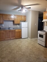 Amrin Arms in Edmonton, AB - Building Photo - Building Photo