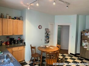 108 Central St, Unit 3R in Somerville, MA - Foto de edificio - Building Photo