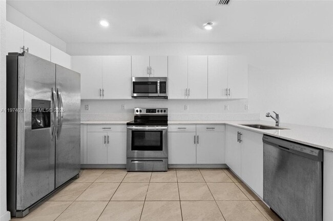 2619 SE 11th St in Homestead, FL - Building Photo - Building Photo