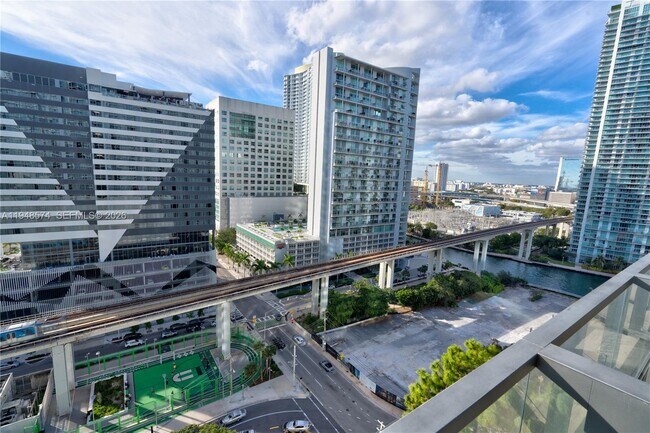 88 SW 7th St, Unit 4110 in Miami, FL - Building Photo - Building Photo