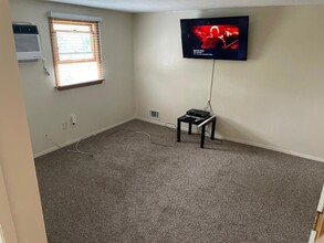 123 Gracie Dr, Unit 303 in North Babylon, NY - Building Photo - Building Photo