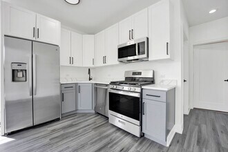 4350 W Lawrence Ave in Chicago, IL - Foto de edificio - Building Photo