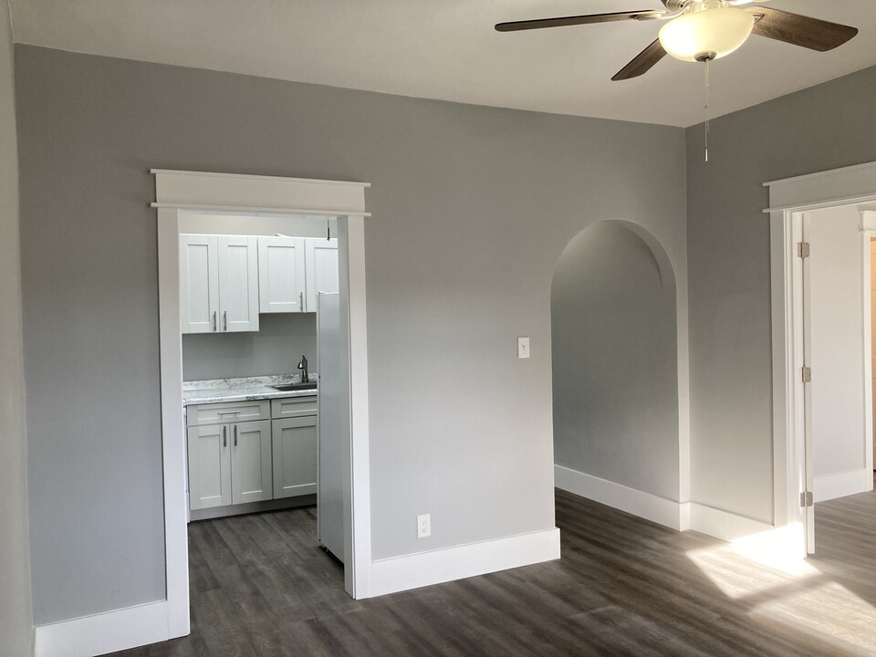 231 2nd Ave NE, Unit 3 in Valley City, ND - Building Photo