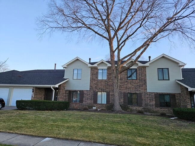 property at 947 Cross Creek Dr N