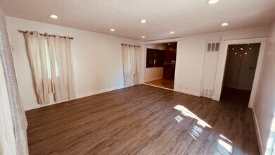 4949 Coldwater Canyon Ave, Unit 1 in Los Angeles, CA - Building Photo - Building Photo