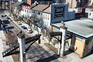 329 King St E in Hamilton, ON - Building Photo