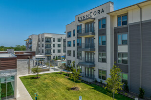 LynnCora in Grand Prairie, TX - Building Photo
