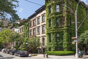 31 E 93rd St in New York, NY - Building Photo
