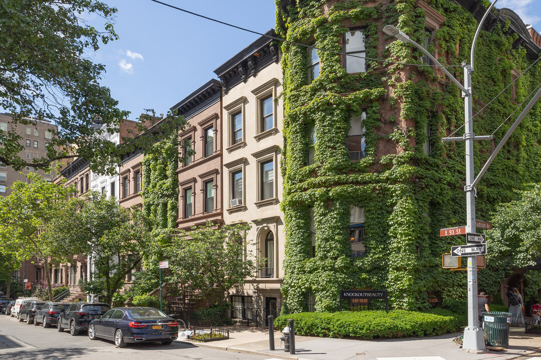 31 E 93rd St in New York, NY - Building Photo