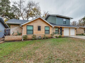 2209 Fair Oaks Dr in Austin, TX - Building Photo - Building Photo