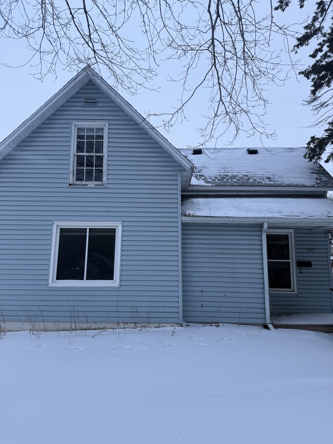 612 W Laurel St in Fergus Falls, MN - Building Photo - Building Photo