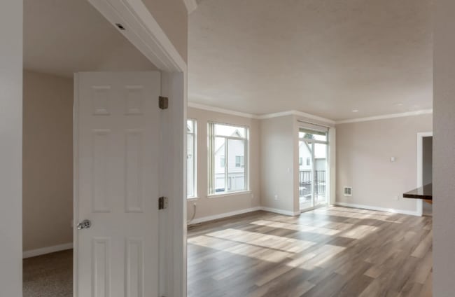 22855 E Country Vista Dr in Liberty Lake, WA - Foto de edificio - Building Photo
