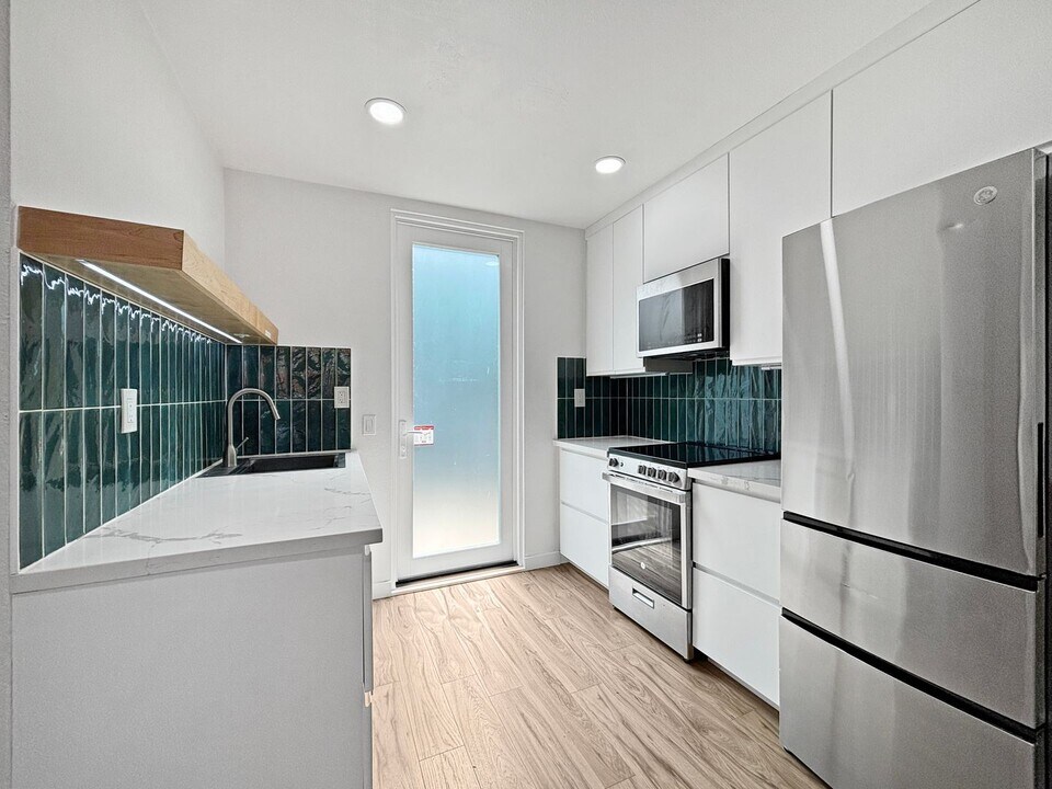 3696 Bellingham Ave in San Diego, CA - Building Photo