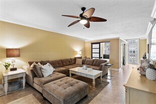 4250 Galt Ocean Dr, Unit 8L in Fort Lauderdale, FL - Building Photo