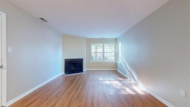 30 Driftwood Ct in Galloway, NJ - Foto de edificio - Building Photo