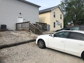 1209 W Neely Ave in Muncie, IN - Foto de edificio - Building Photo