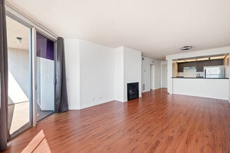 1745 Camino Palmero St, Unit Hollywood Hills 1BR Condo in West Hollywood, CA - Foto de edificio - Building Photo