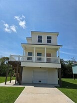 6210 Lacey Oak Dr in Hitchcock, TX - Building Photo