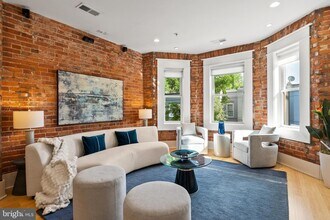 1617 Swann St NW in Washington, DC - Foto de edificio - Building Photo