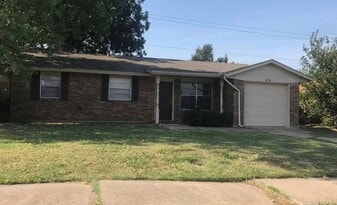 6938 SW Forest Ave in Lawton, OK - Building Photo